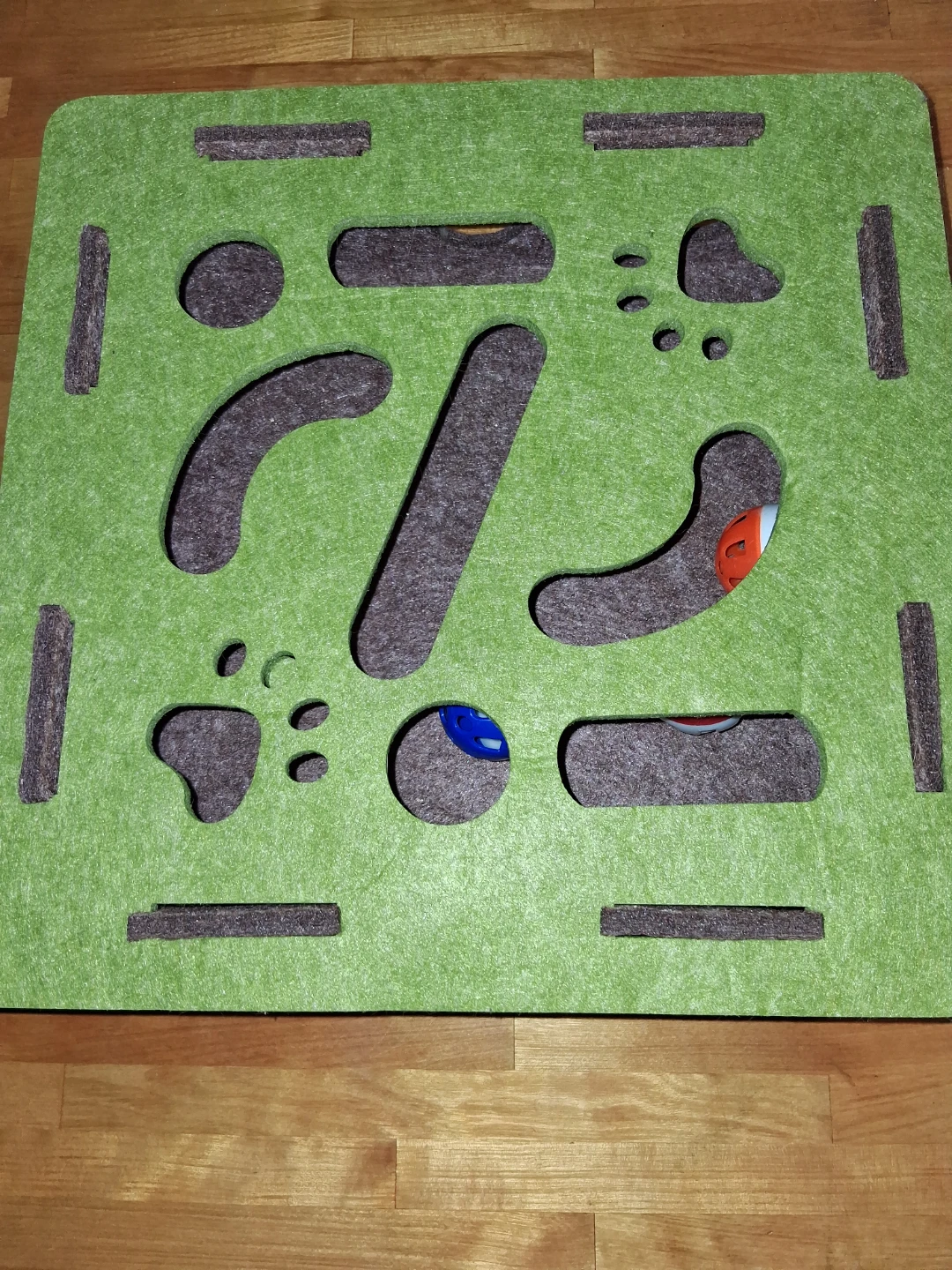 Heavy duty felt cat puzzle toy