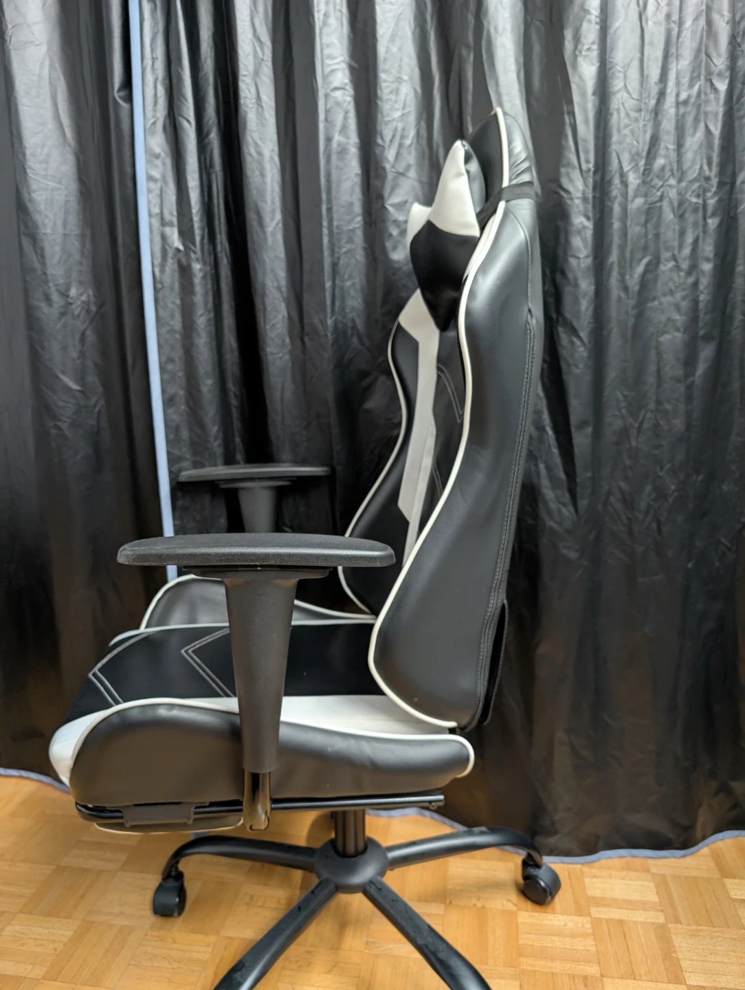 Black and White Gaming Chair - photo 2