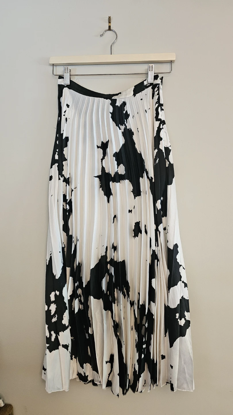 Women's Pleated Skirt - Black and White Print Size 2