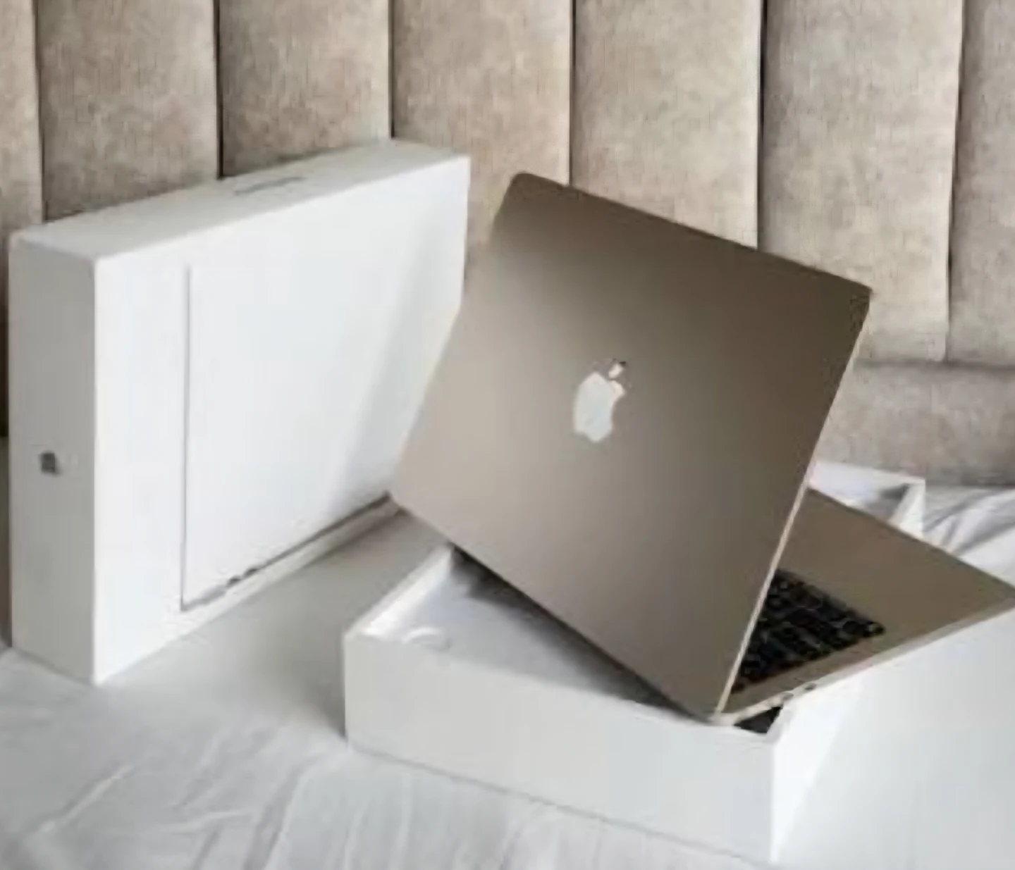 NEW 2026 Apple MacBook Air 13-inch Laptop - M5 Chip - Starlight