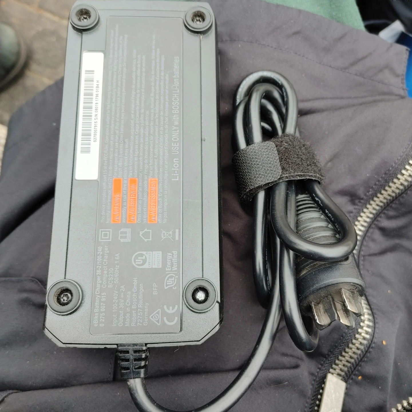 Bosch eBike Battery Charger 36-2/100-240 - photo 3