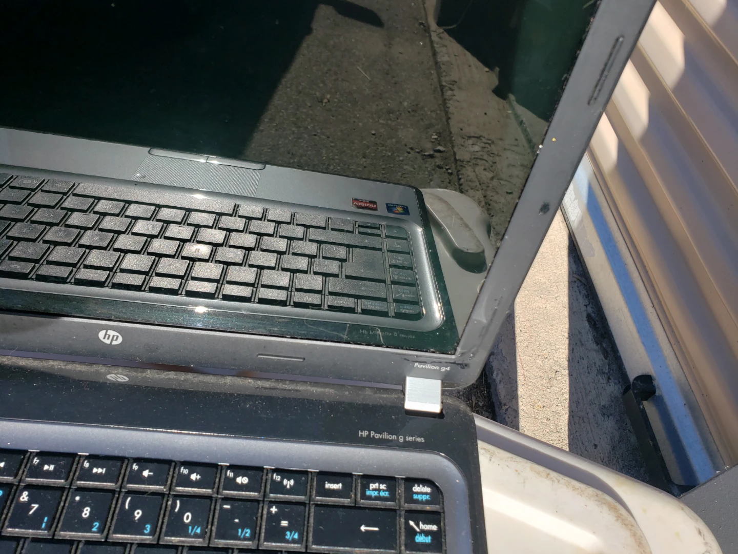 HP Pavilion dv2000 Laptop - photo 4