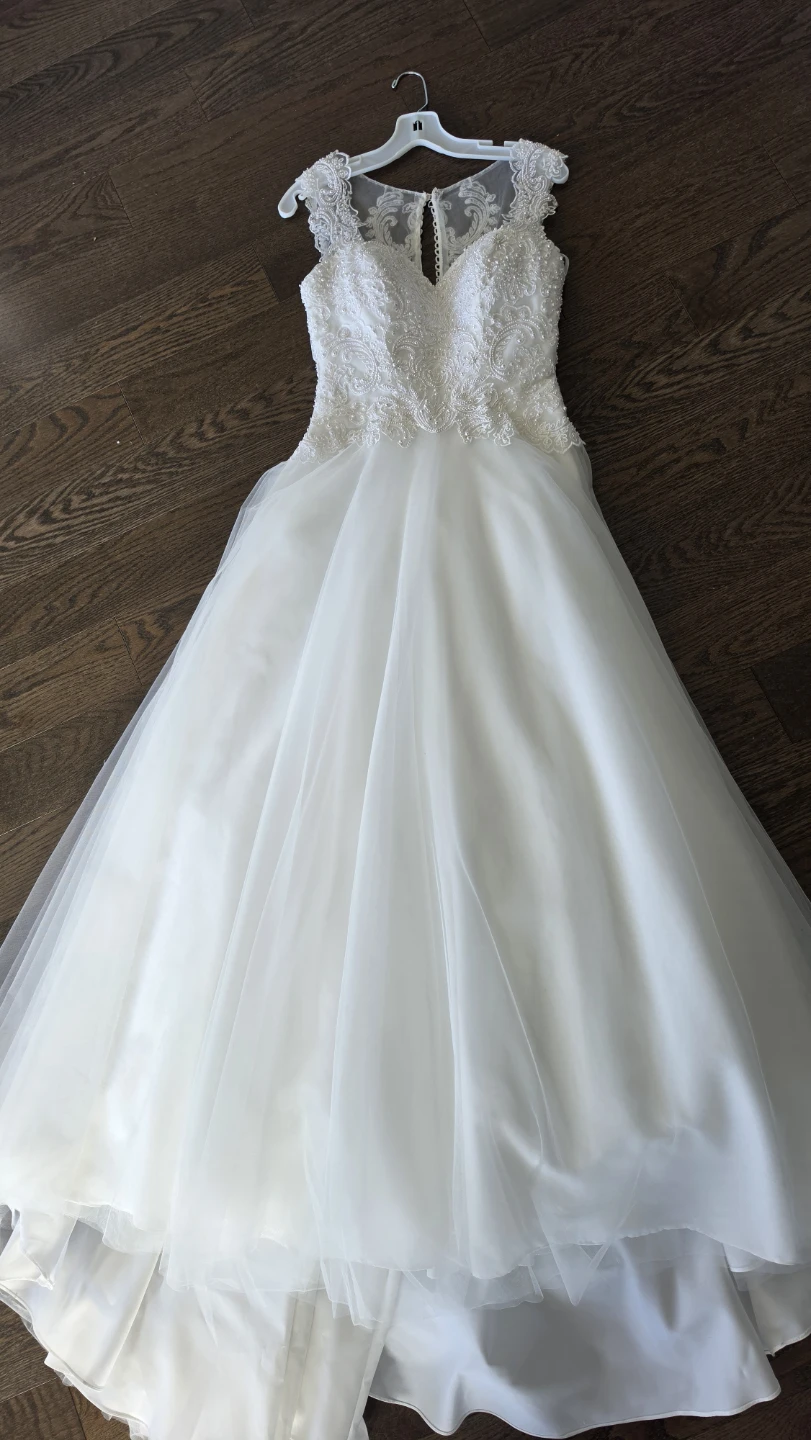 Brand New Wedding Dress (Size 6, altered to 4-6) – Never Worn! - photo 3