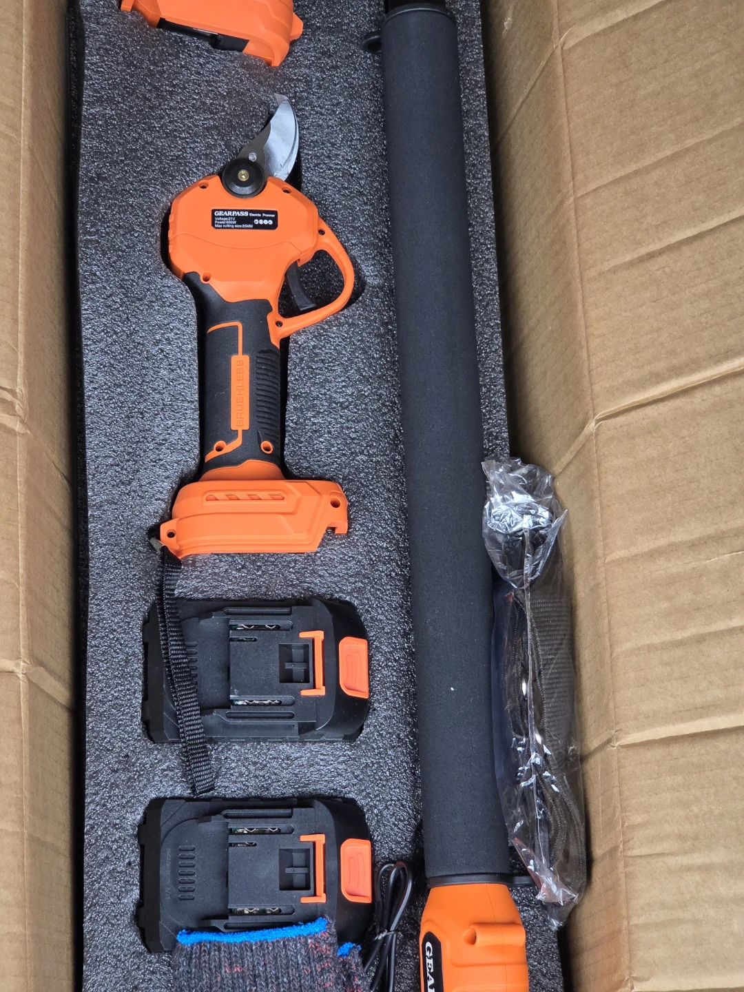 NEW 4-in-1 Cordless Pole Saw & Pruner Kit - Never Used - photo 5