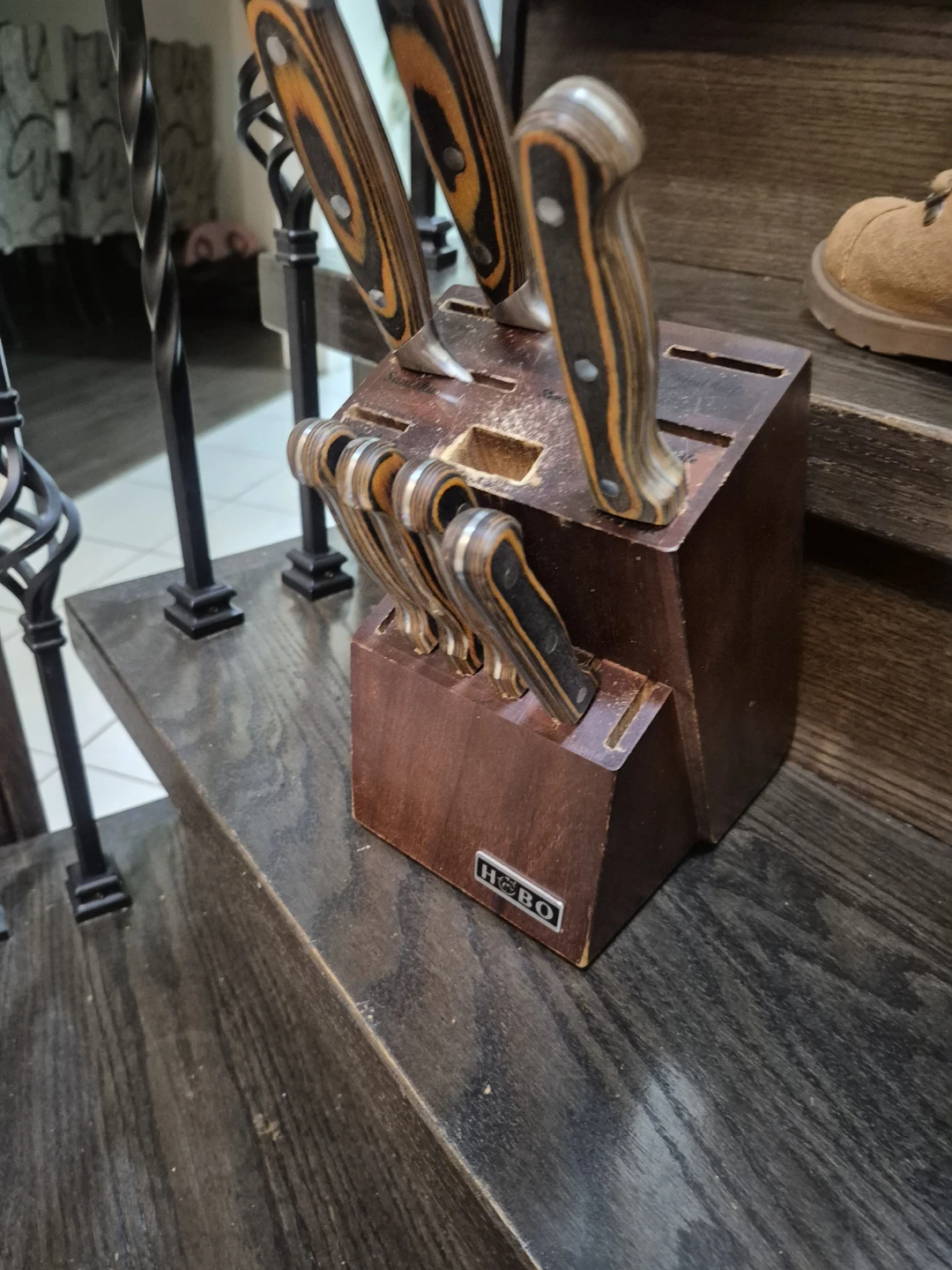 Hobo half empty knife set