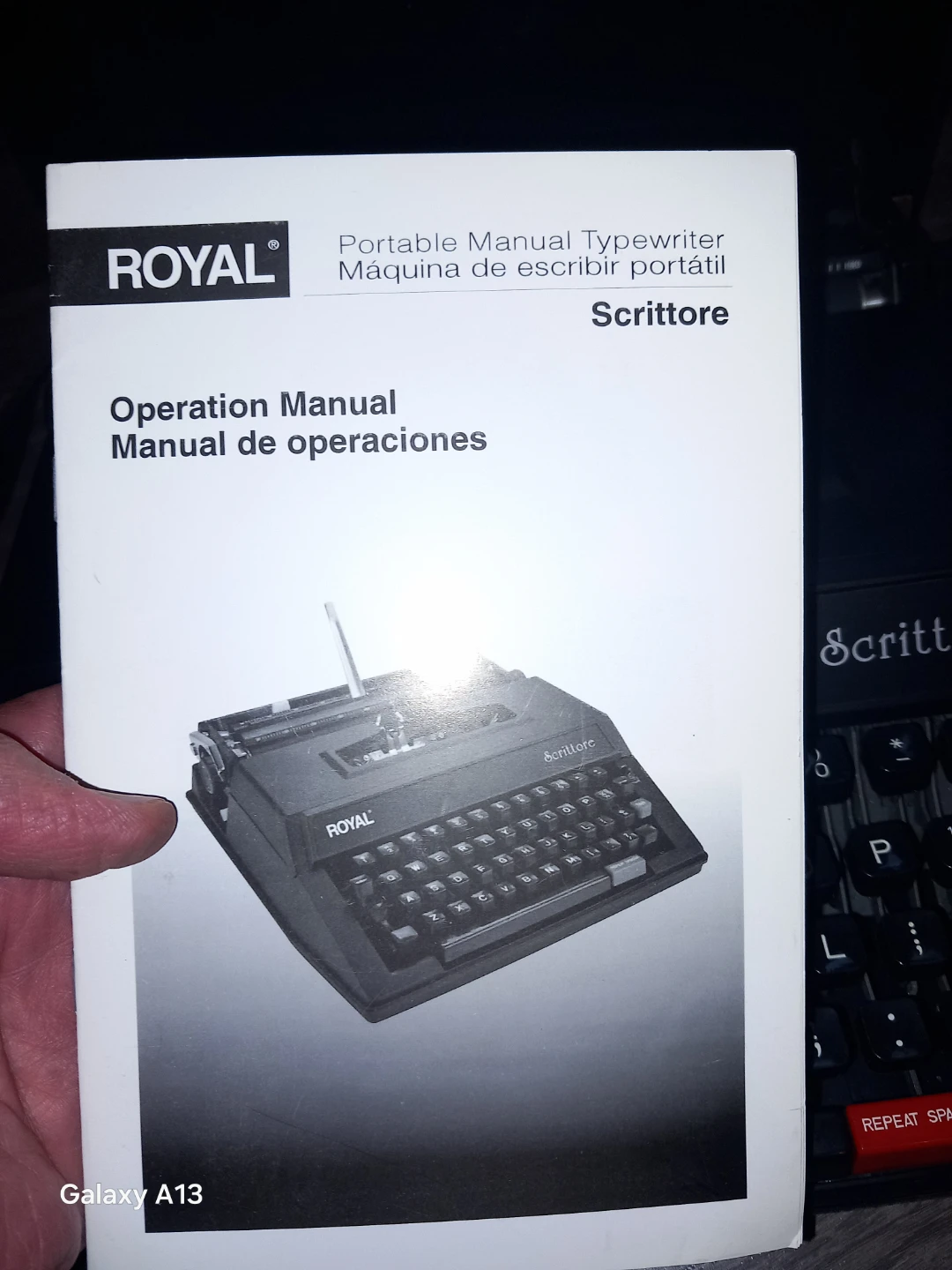 Royal Scrittore Portable Manual Typewriter with Case - photo 3