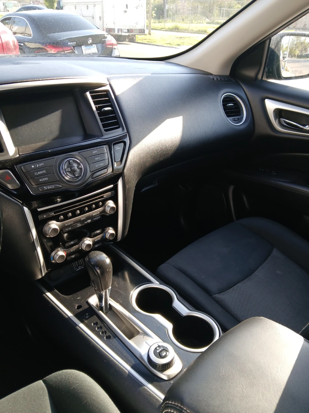 Nissan Pathfinder SV 4WD - photo 5