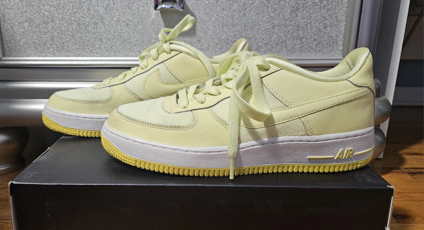 Women's Nike Air Force 1 LV8 GS in the 'Citron Tint' Size 7