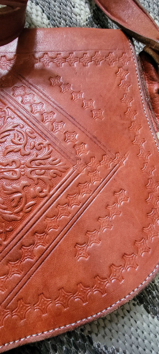 Vintage Brown Leather Embossed Shoulder Bag - photo 3