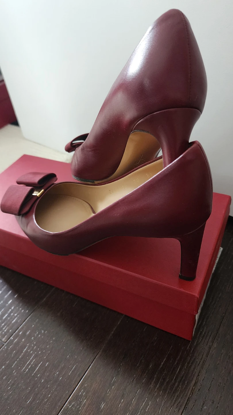 Salvatore Ferragamo Burgundy Leather Bow Heels - photo 2