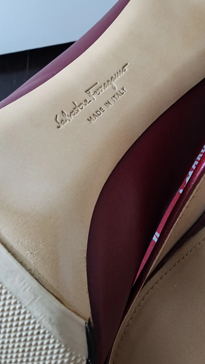 Salvatore Ferragamo Burgundy Leather Bow Heels - photo 3