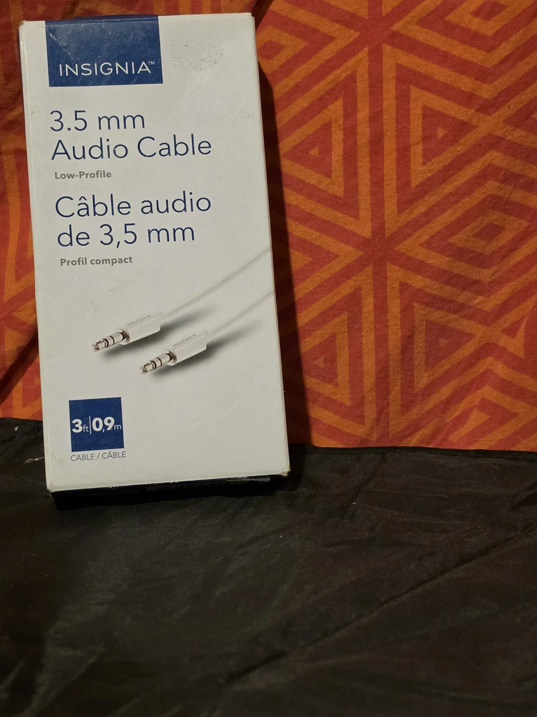 Insignia 3.5 mm Audio Cable Low-Profile 3ft