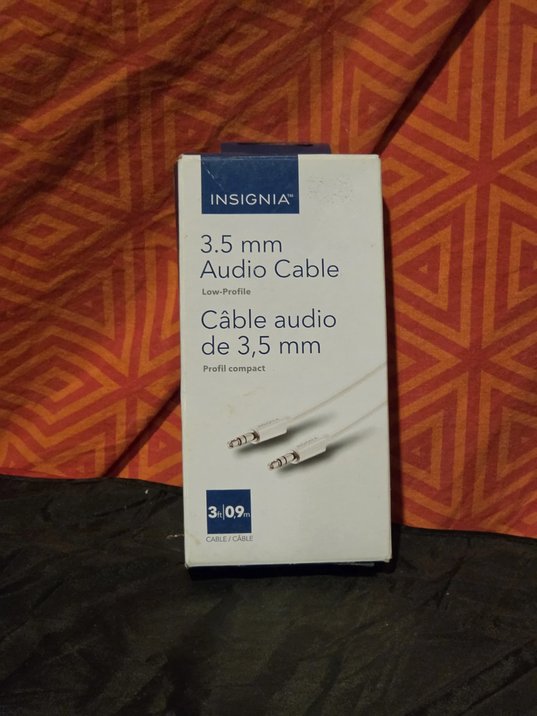 Insignia 3.5 mm Audio Cable Low-Profile 3ft - photo 2