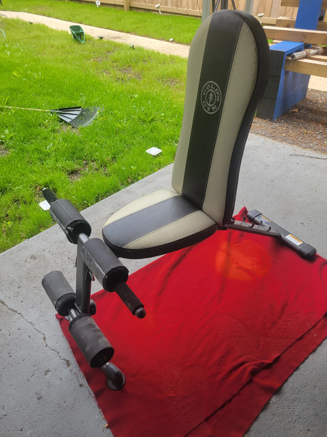 GOLD'S. GYM ADJUSTABLE BENCH 6 POSITIONS.