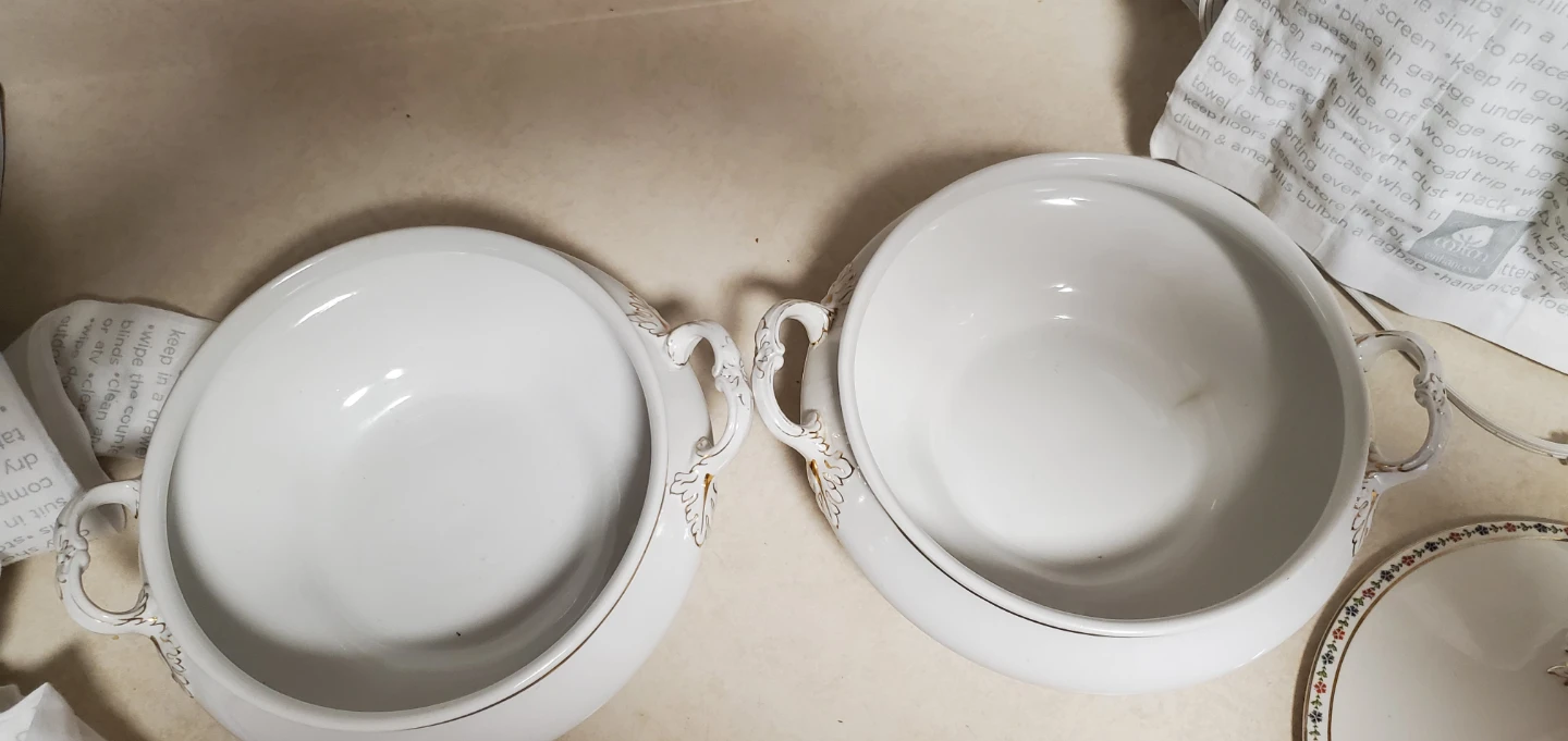 Set of 2 White Porcelain Tureens with Lids - England - photo 5