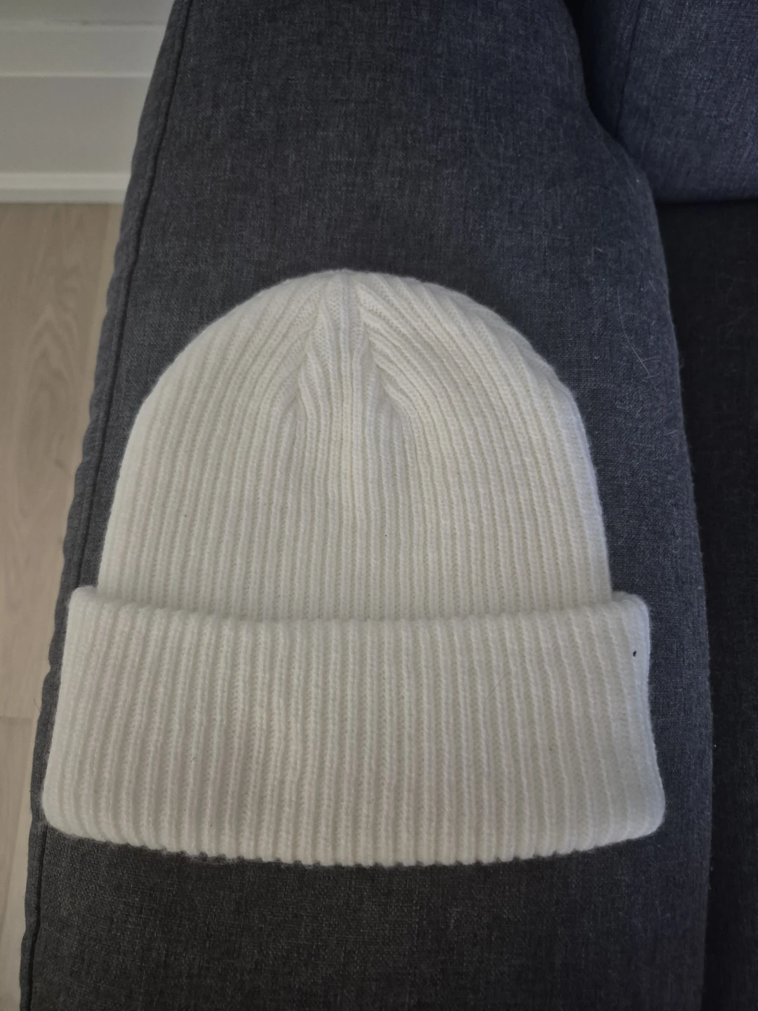 Canada Goose White Ribbed Beanie Hat - photo 2