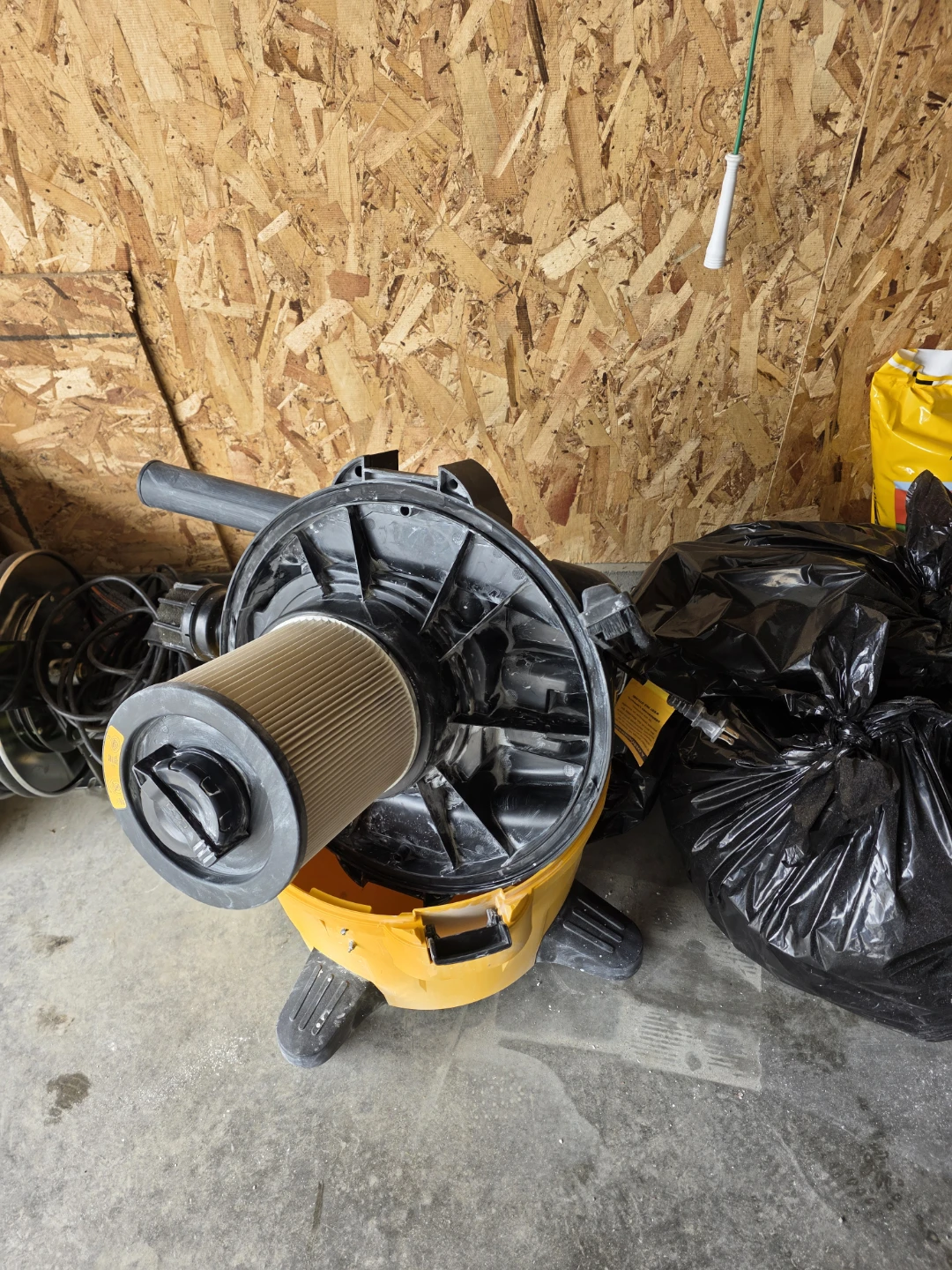 DeWalt Wet/Dry Vacuum - photo 5