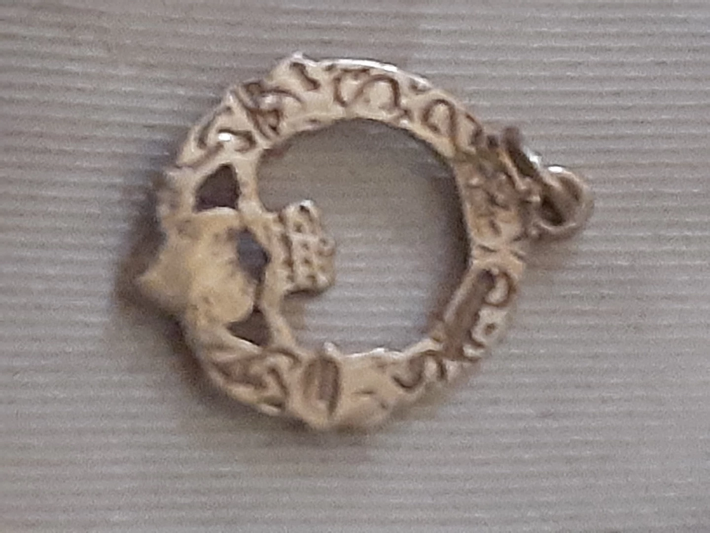 Gold Claddagh Charm Pendant - photo 2
