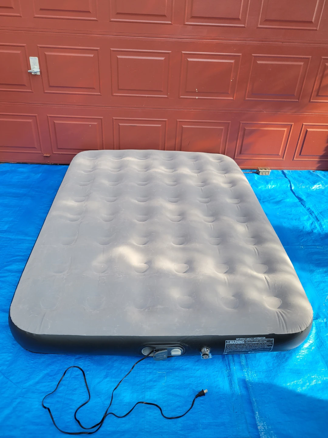 QUEEN Air Mattress with built-in Pump - photo 2