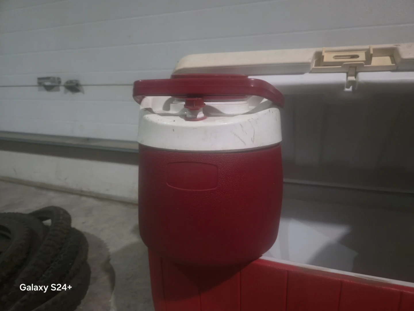 Coleman Poly-Lite Cooler with Jugs - photo 4