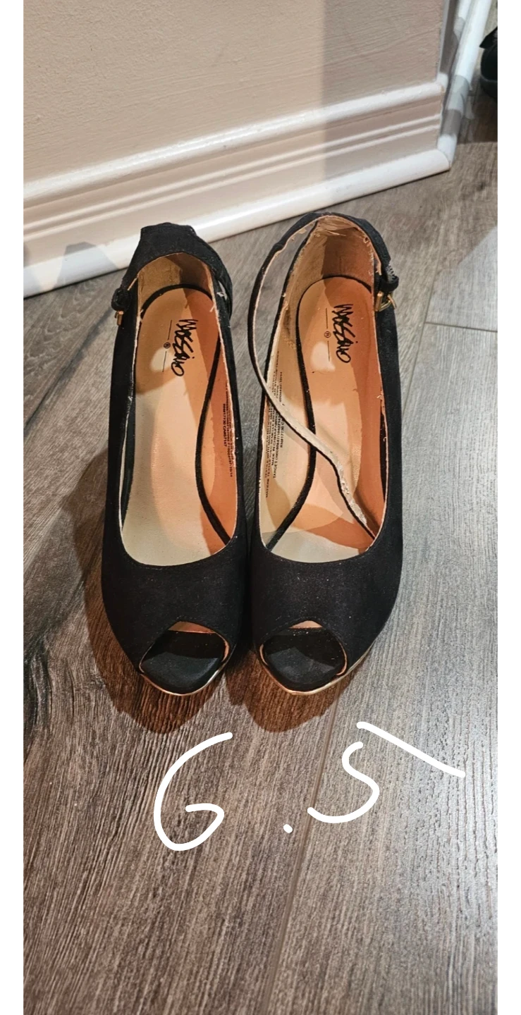 Woman's Heels and Winter Boots - photo 2
