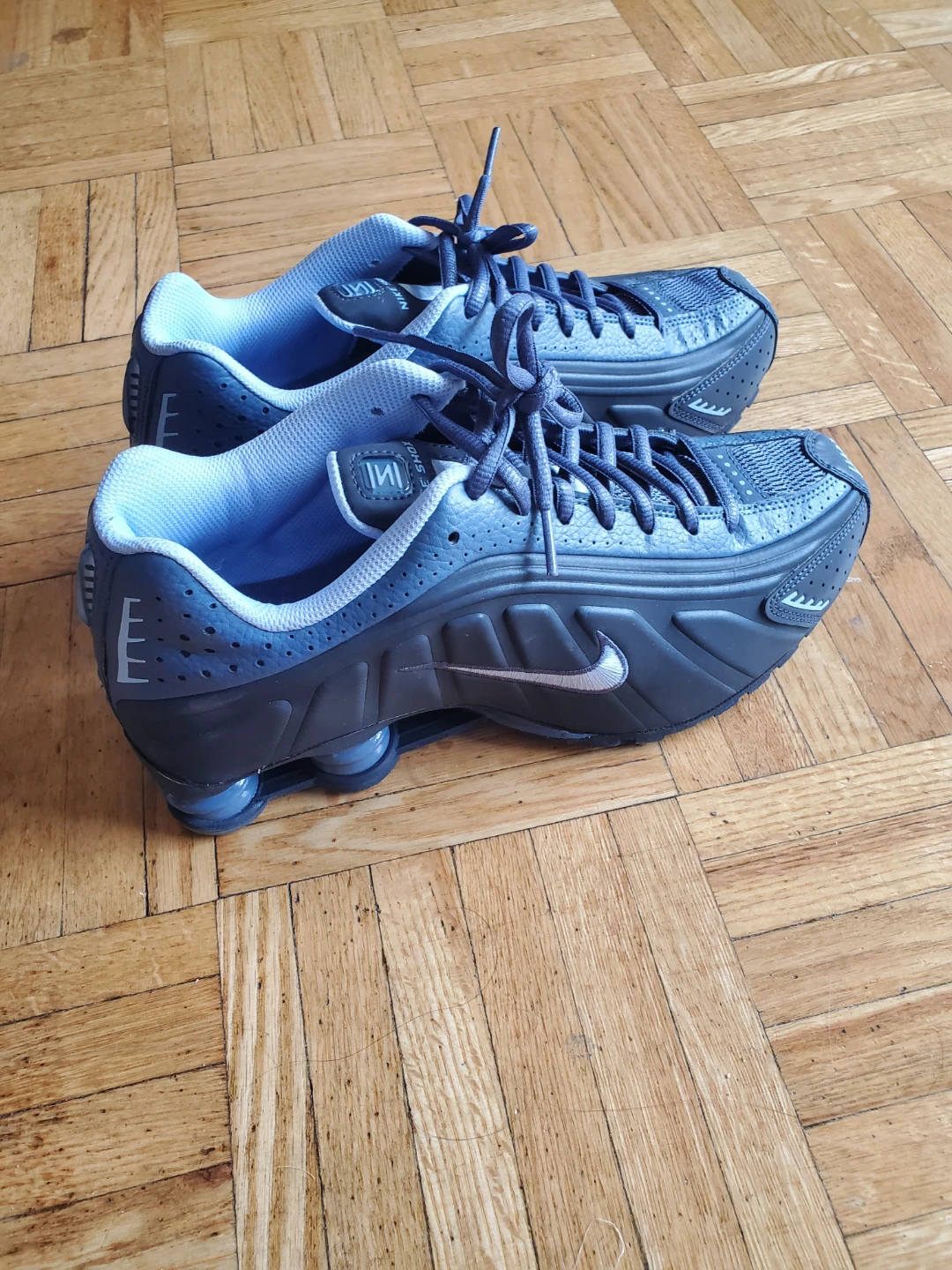 Nike Shox R4 Men's Shoes