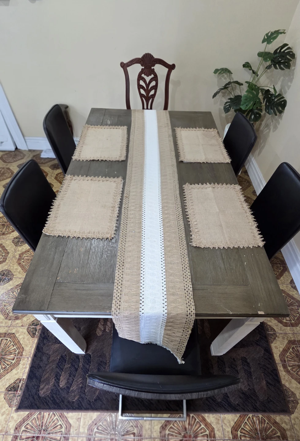 6 seater Dinning table with chairs + Free carpet - photo 2
