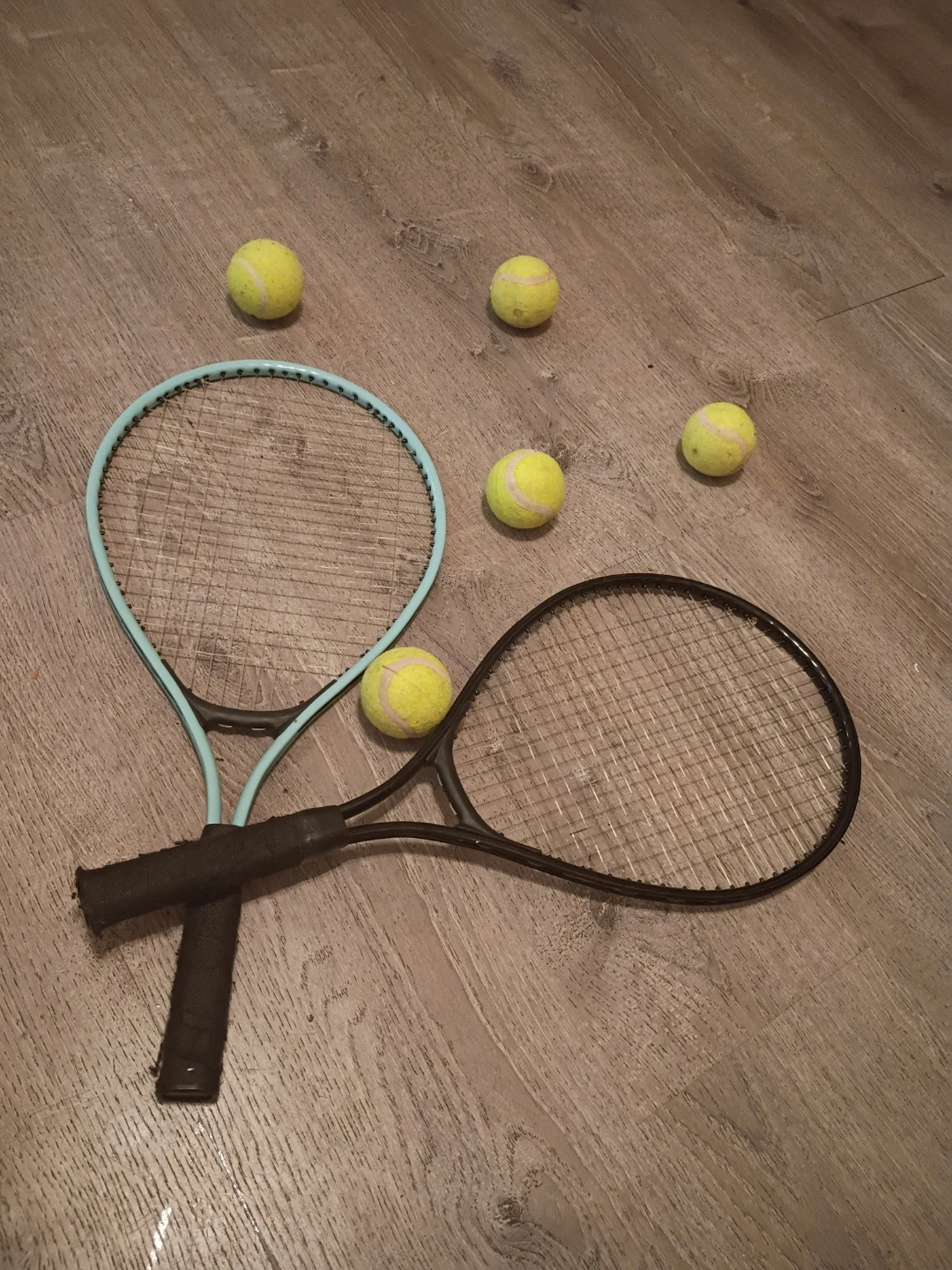 Tennis Rackets and Balls Set