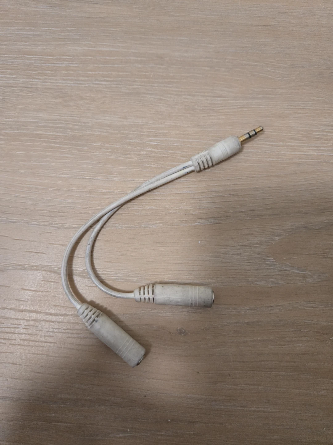 3.5mm Headphone Splitter Adapter - photo 2