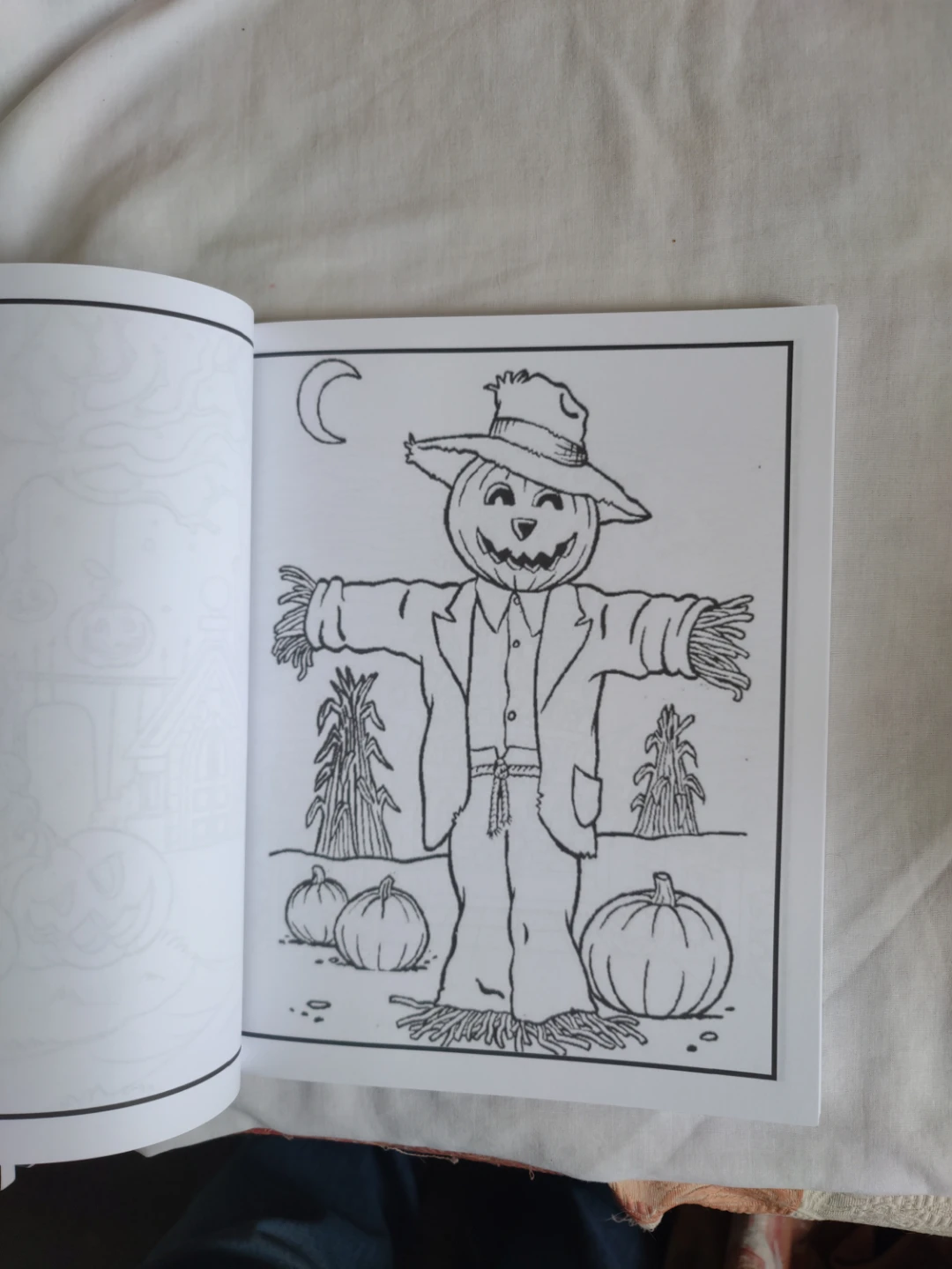 100 Happy Halloween Coloring book - photo 2
