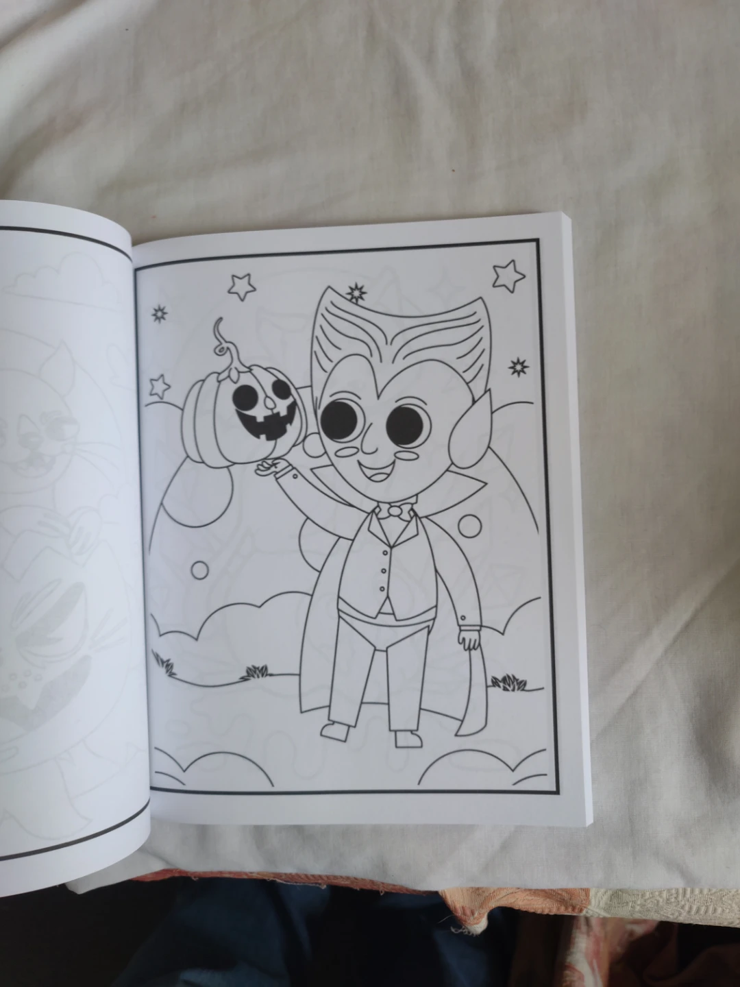 100 Happy Halloween Coloring book - photo 3