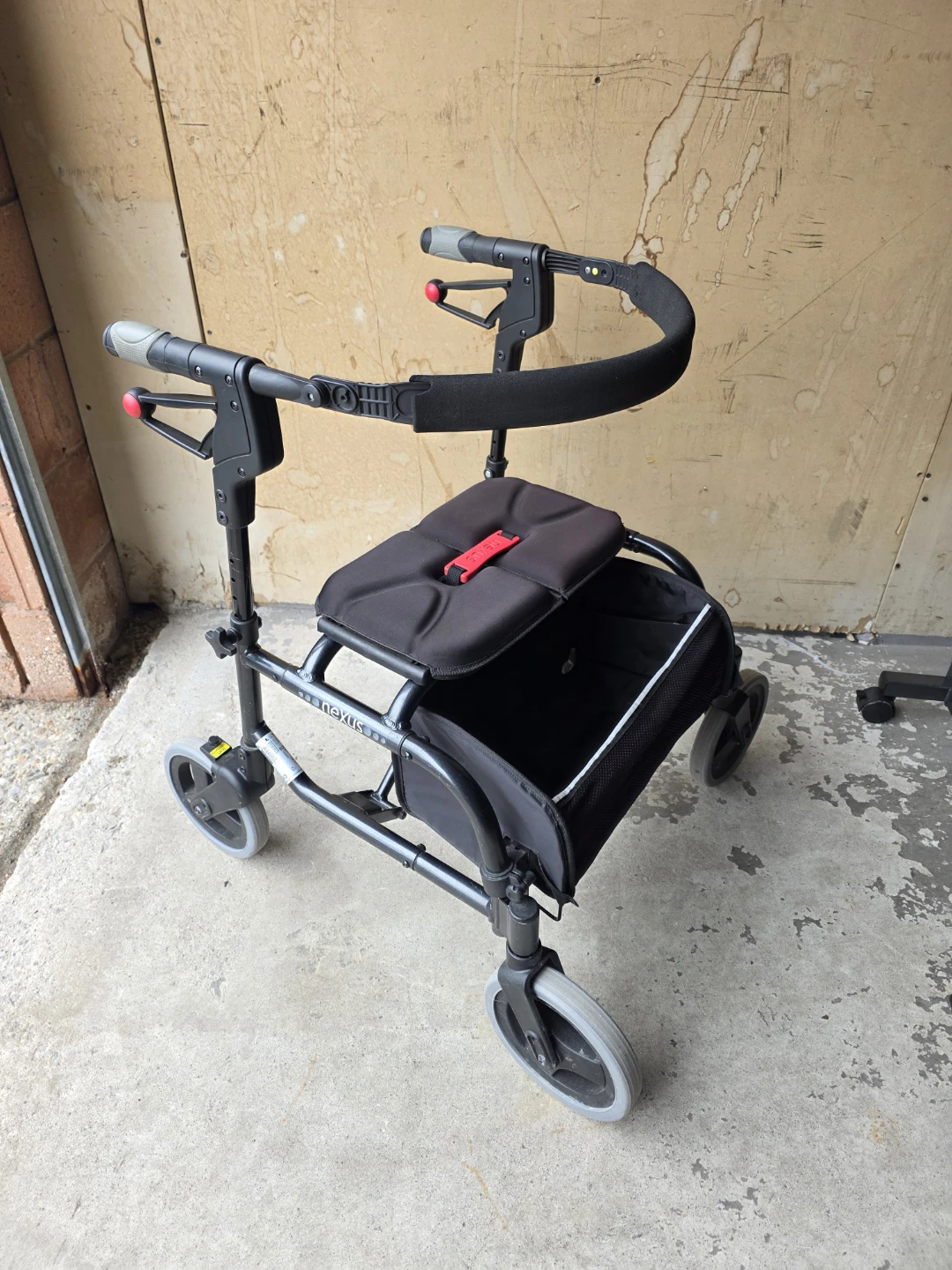 Nexus Walker - Super low with storage bag
