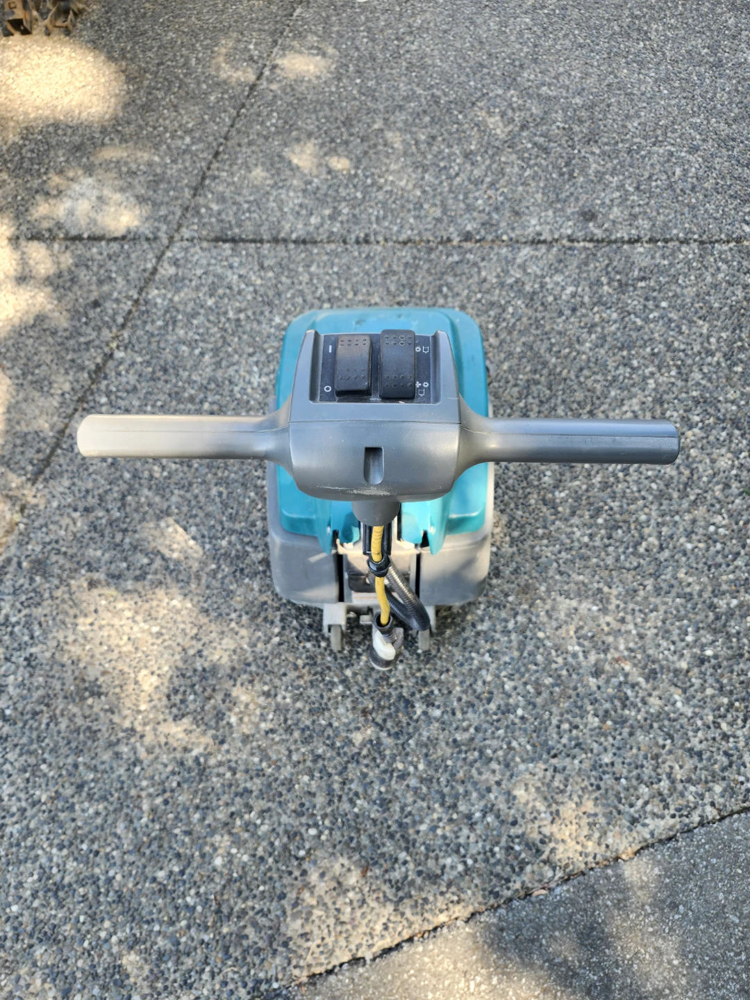 Tennant T1 Floor Scrubber - photo 3