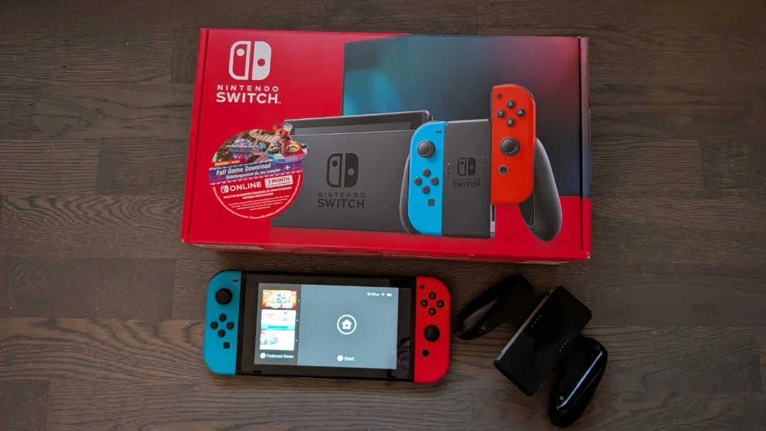 Nintendo Switch + travel case