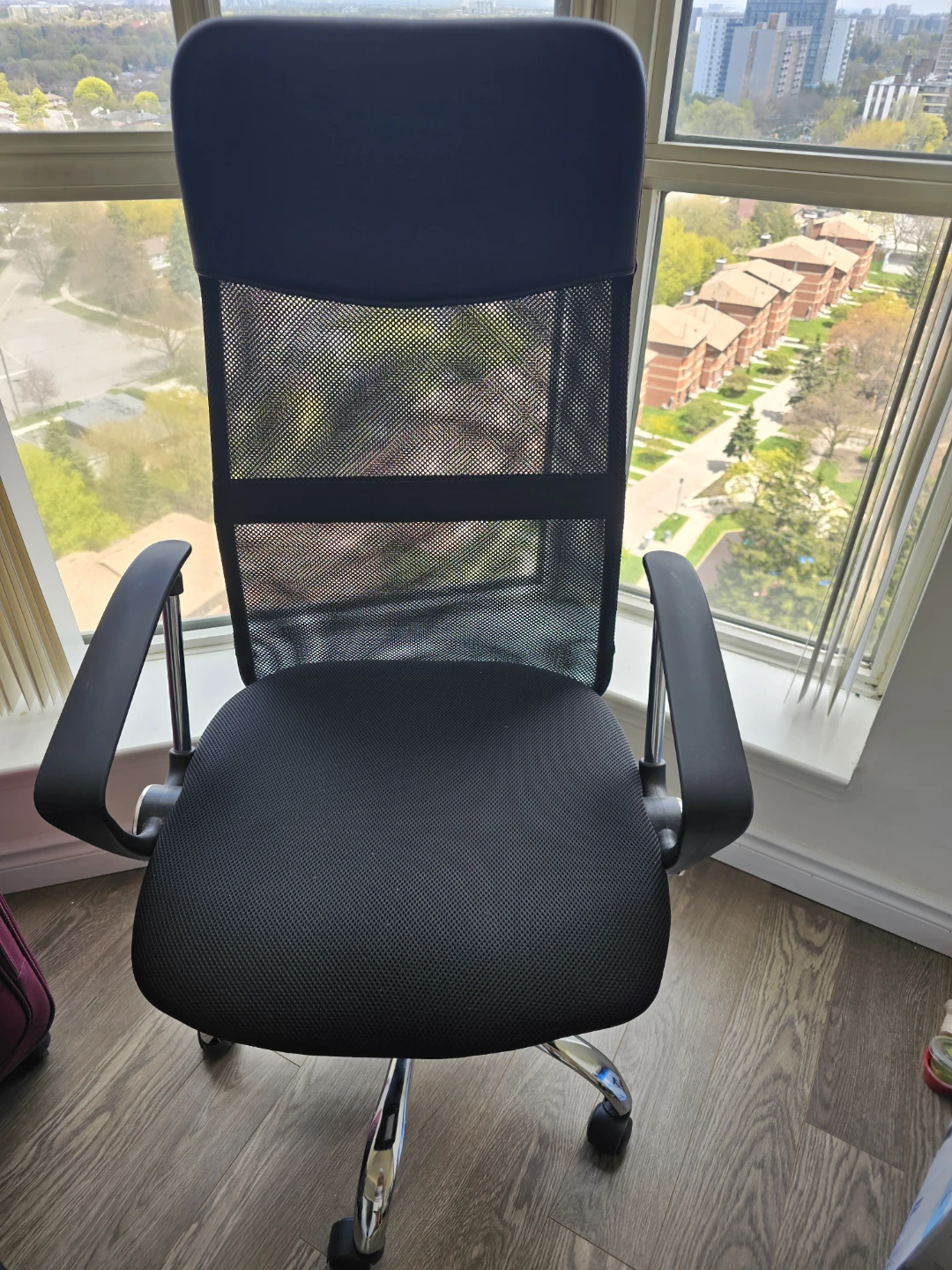 Black Mesh Office Chair - photo 2