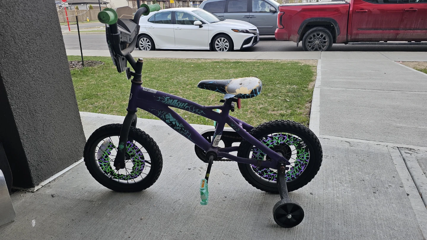 Kids Purple "SMASH!" Bike with Training Wheels