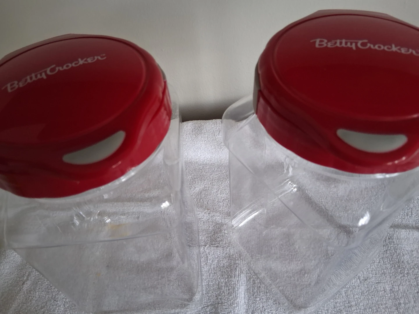 Betty Crocker 2 Clear Food Storage Canisters Red Lids