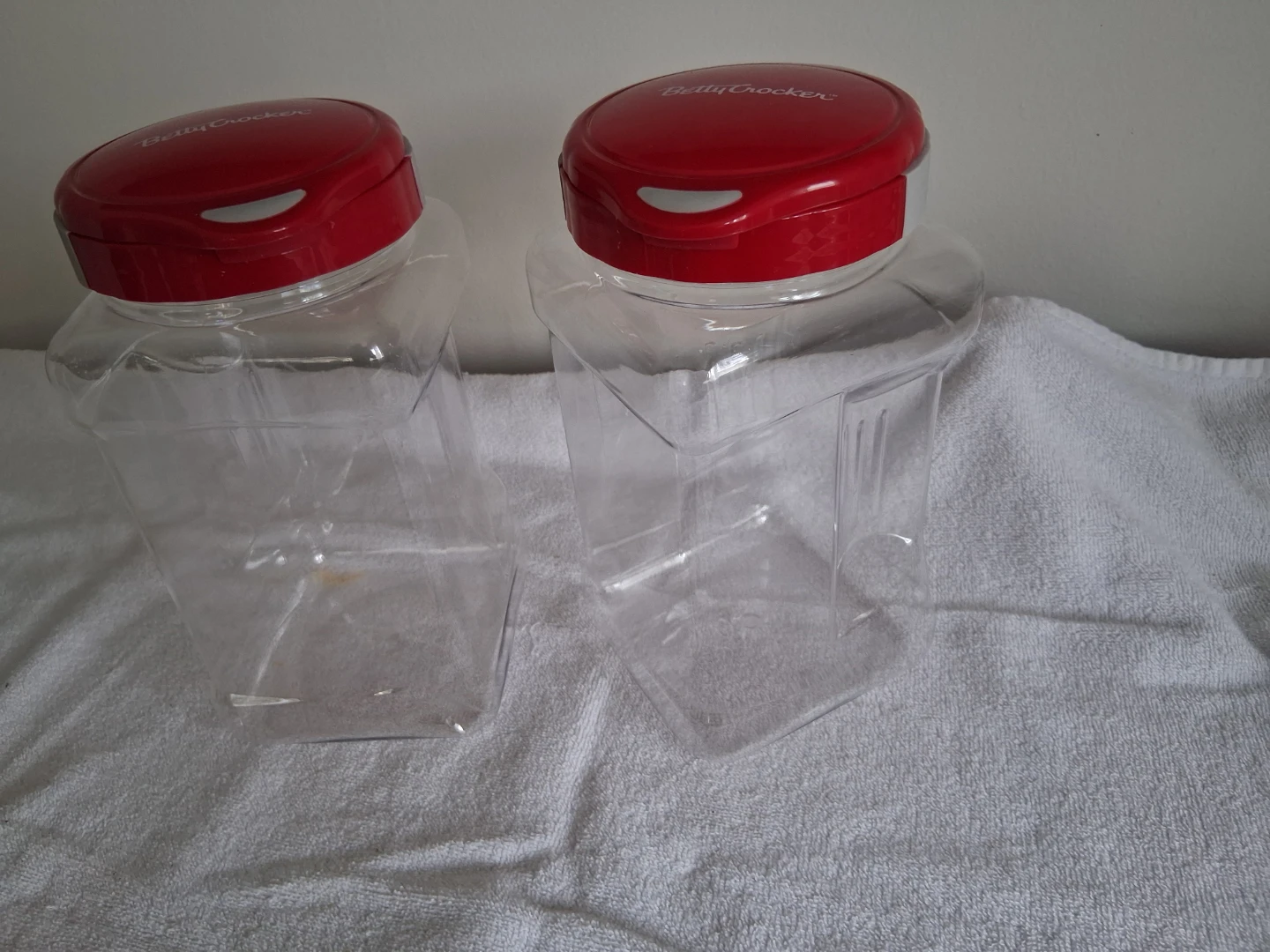 Betty Crocker 2 Clear Food Storage Canisters Red Lids - photo 2