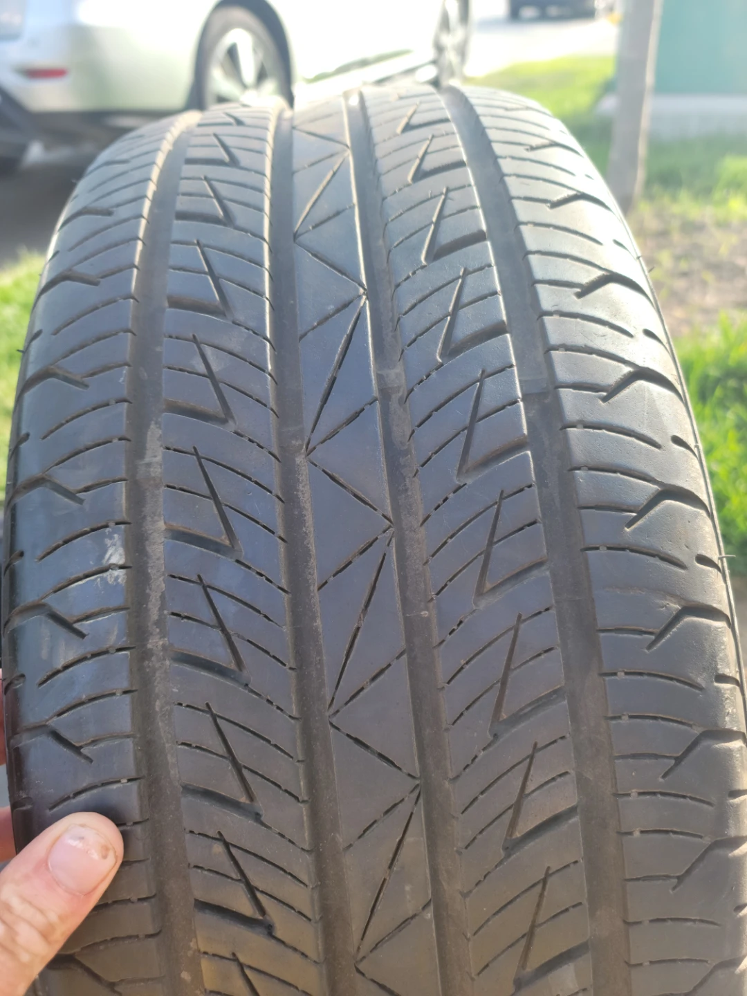 Fuzion 225/45R18 95W Tires