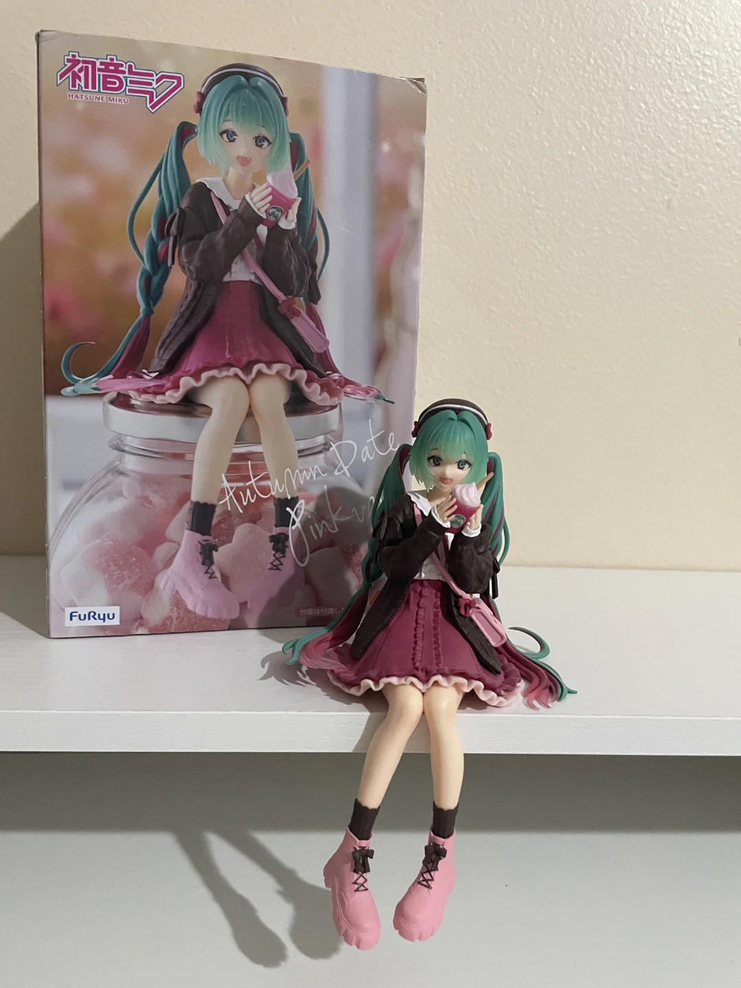 Authentic FURYU Hatsune Miku Autumn Date Pink Figure - photo 2