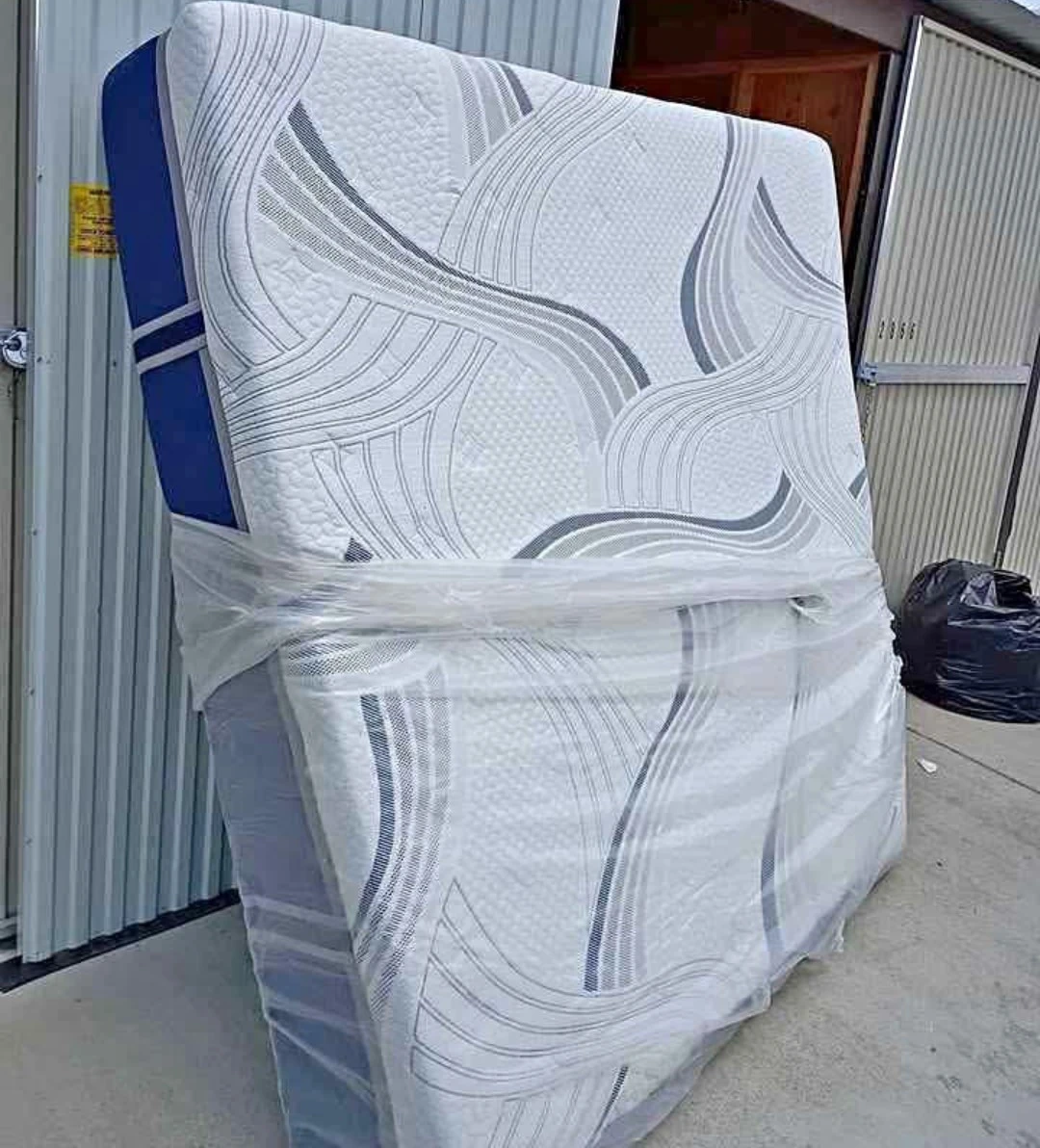 Double Mattress with Blue Accents - photo 3