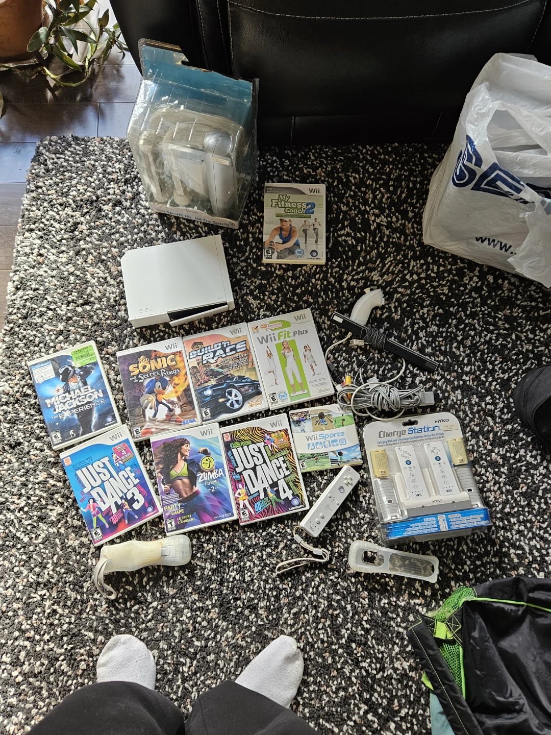 Nintendo Wii Console with Games and Accessories - photo 3