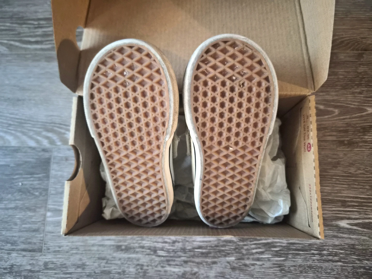 Vans Slip-On V – Toddler Shoes (US 7, UK 6.5) - photo 2
