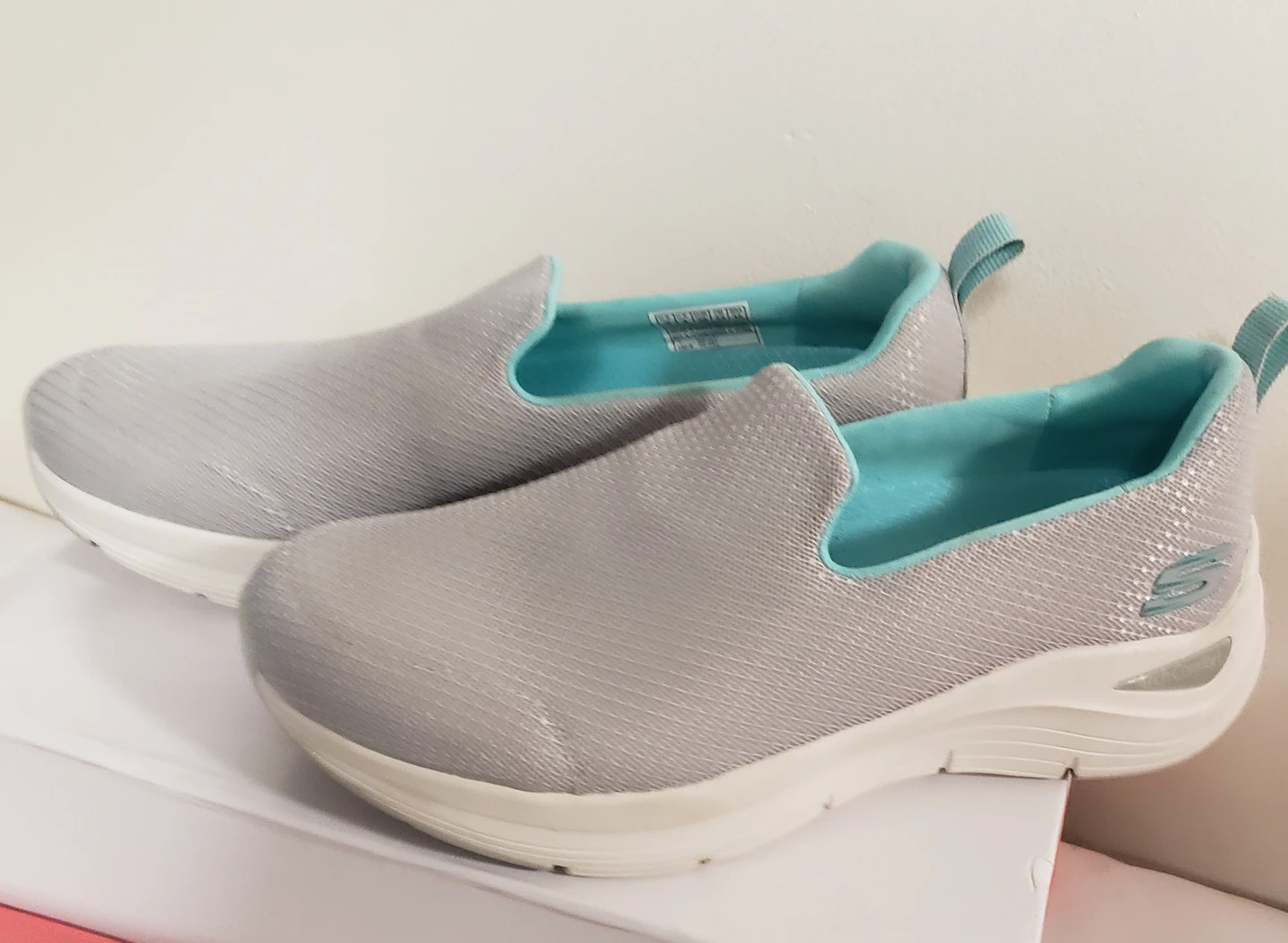 Brand new Women's Sketchers Size 7.5 - photo 4
