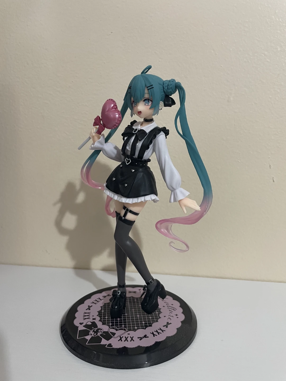 Authentic Hatsune Miku Fashion Figure by Subculture - photo 5