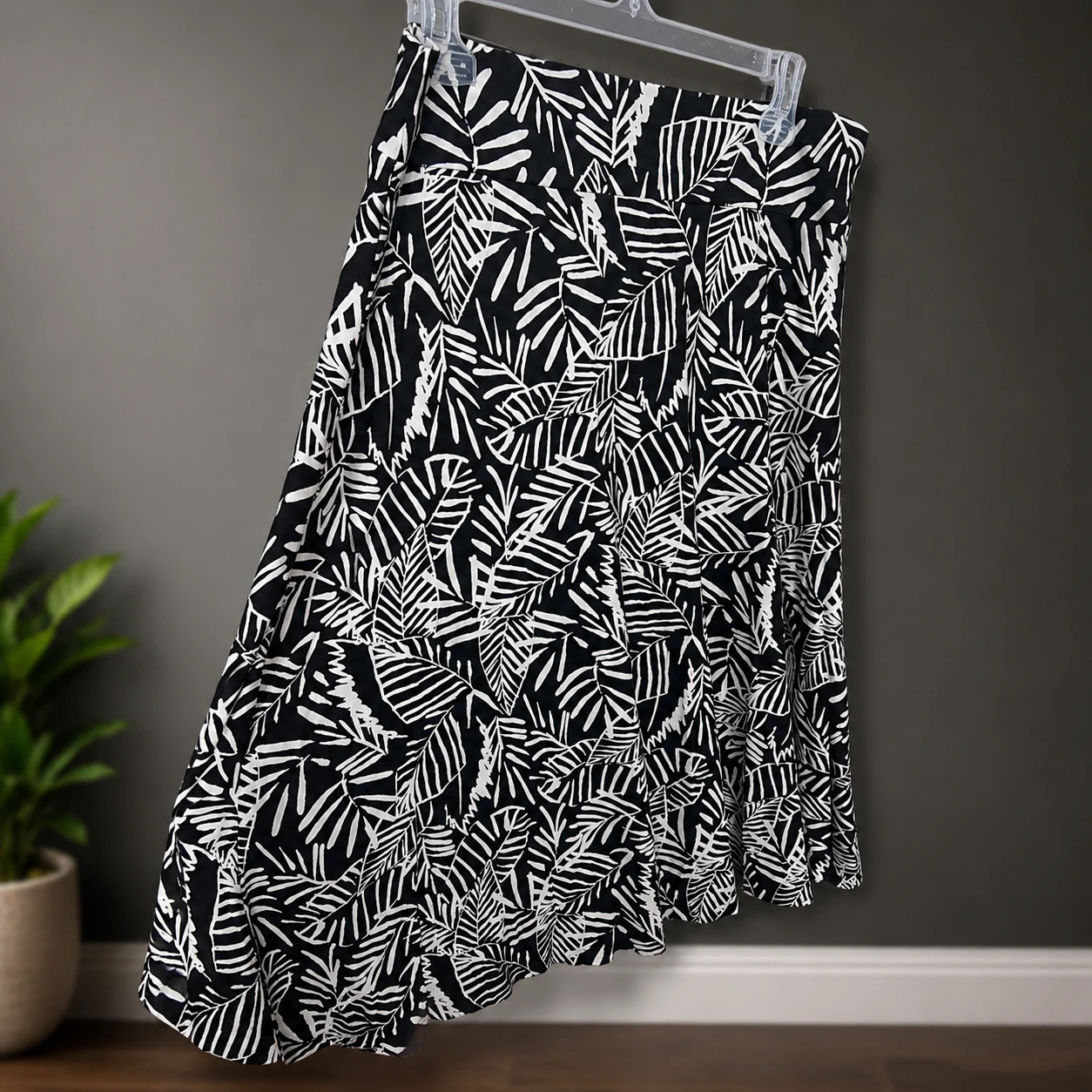Stylish A-line Leaf Print Skirt – Flowy & Flattering, Size M