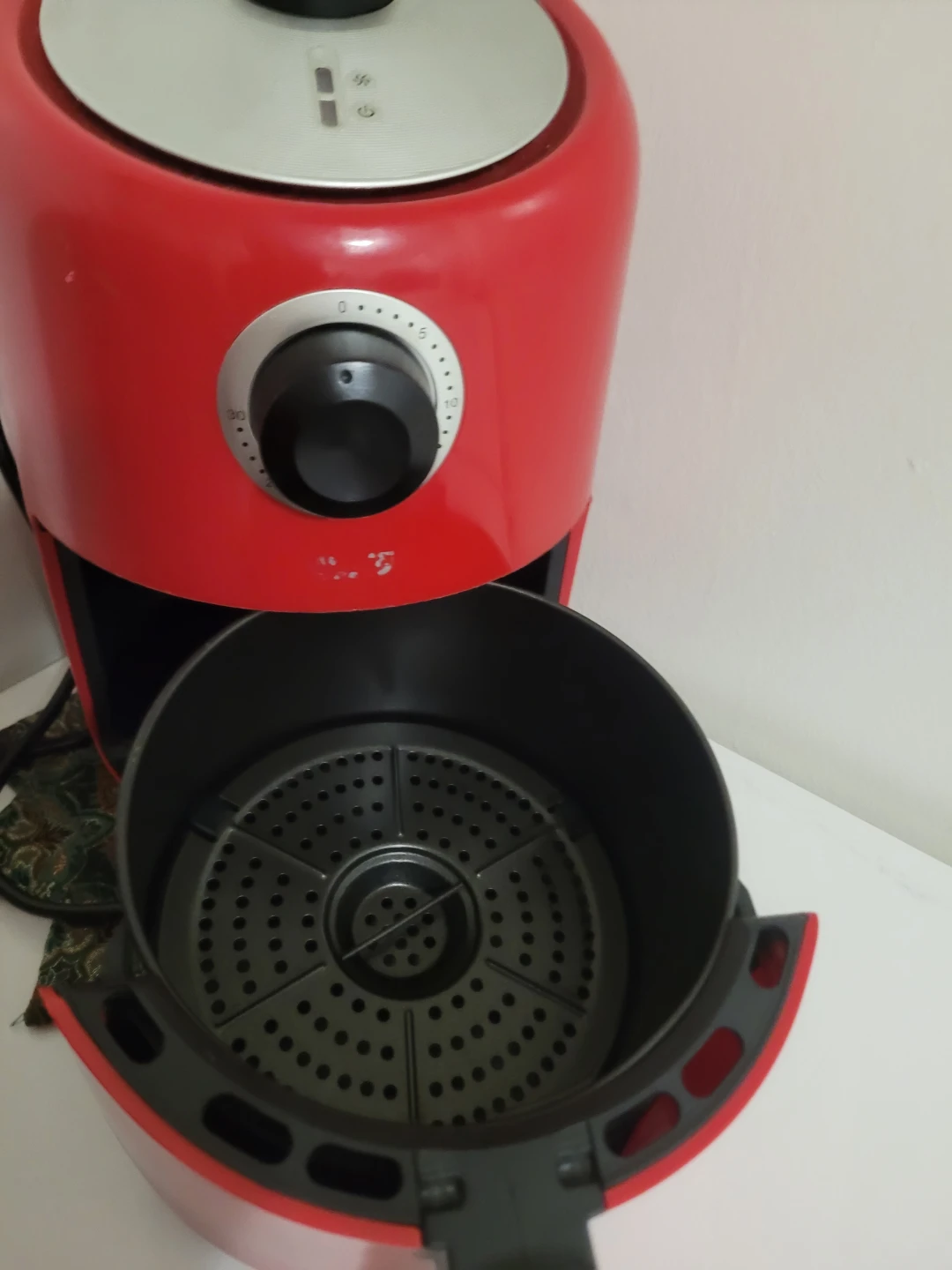 DASH Compact Air Fryer - Red$20 - photo 2
