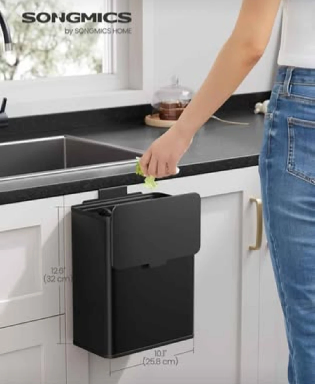 SONGMICS Black Trash Can with Lid (8L)
