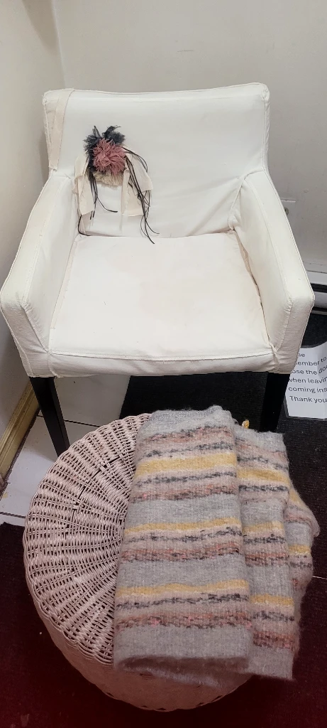 White Accent Chair with Decorative Fluff - photo 2