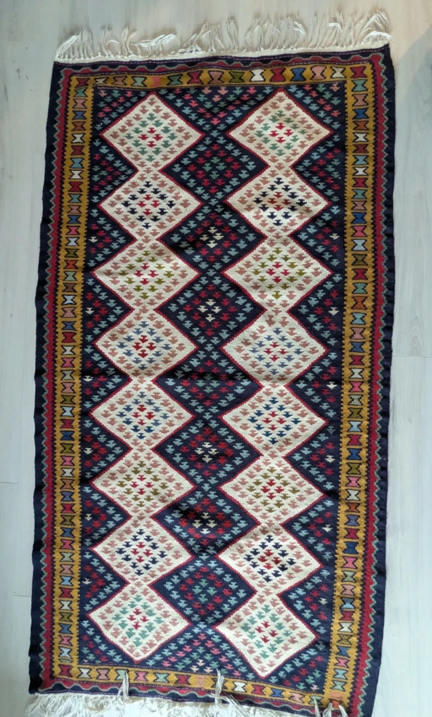 Traditional pattern hand made all wool rug